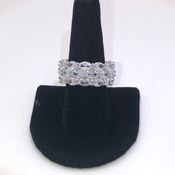 18ct Oval Triple Eternity Band - Picture 6 of 14